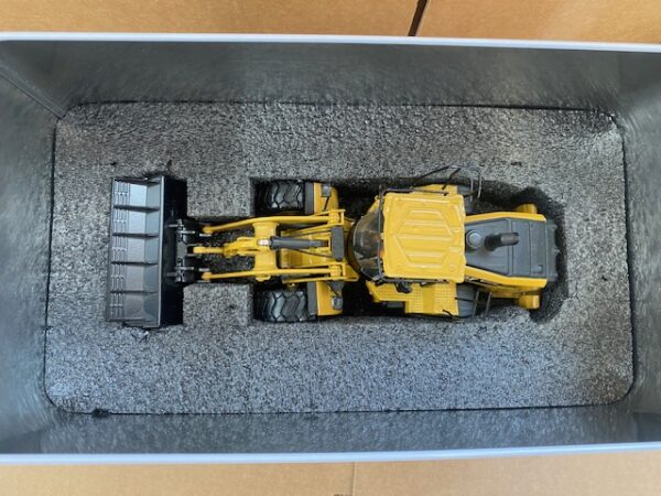 img 7056 - Cat 972M Wheel Loader, High Line- Caterpillar , 1: 50--- Wrong top Tin Cover