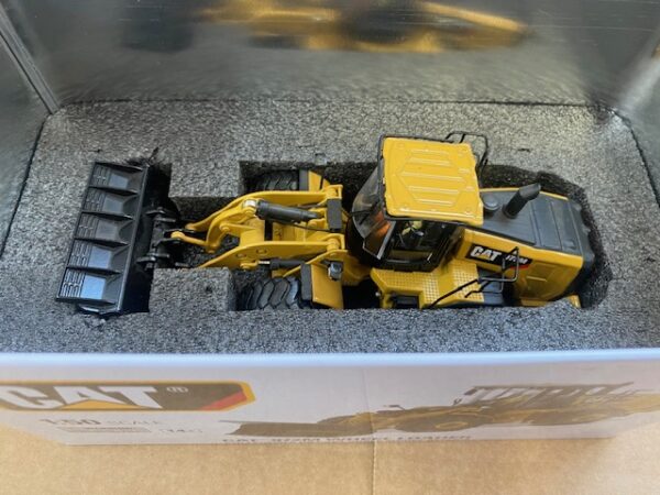 img 7057 - Cat 972M Wheel Loader, High Line- Caterpillar , 1: 50--- Wrong top Tin Cover