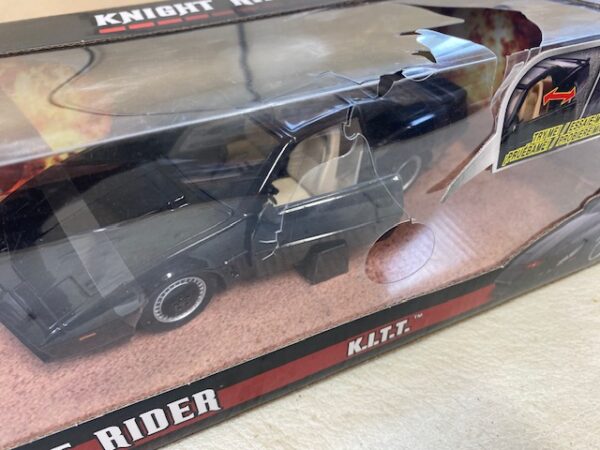 img 7463 - KNIGHT RIDER KITT w/ WORKING LIGHTS - Damage box