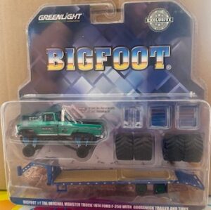 1974 Ford F-250 Monster Truck on Gooseneck Trailer with Replacement Tires (Hobby Exclusive) GREEN MACHINE VERSION