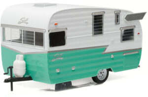SHASTA 15' AIRFLYTE HOLIDAY TRAILER IN 1:24 SCALE (APPROX 7 INCHES LONG) MADE BY GREENLIGHT