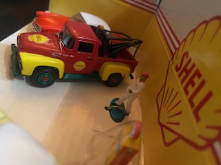 GREENLIGHT DIORAMA 6 PIECE SET- SPECIAL GREEN MACHINE VERSION 58055 3 - GREENLIGHT DIORAMA 6 PIECE SET- SPECIAL GREEN MACHINE VERSION 58055 - Image 3