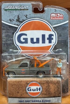 1987 GMC Sierra K2500 Tow Truck Gulf (Weathered) with Figure - RAW METAL CHASE