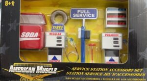 SERVICE STATION ACCESSORY SET - 1:18 SCALE BY ERTL (2005)